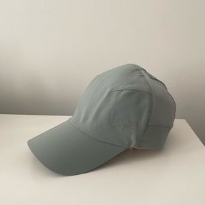 Arcteryx grey hat light and breathable